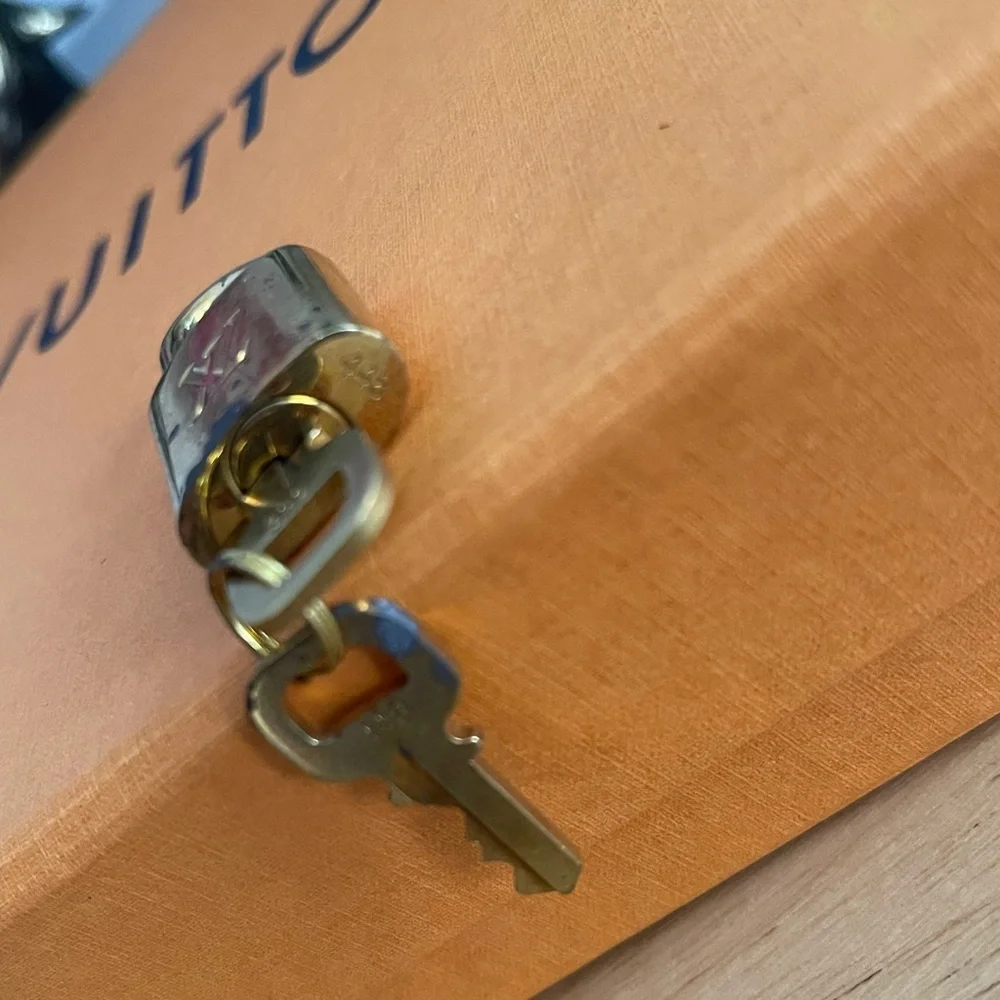 LV lock & key - Picture 3 of 4